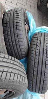 Š-FABIA - sada letních pneu na ráfkách 185/65/R15 NOVÉ - 3