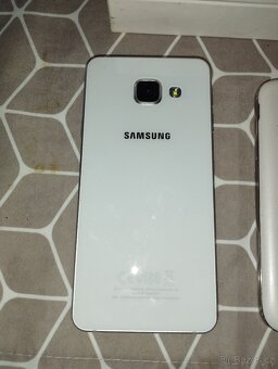 Prodám 2 mobili Samsung A3 a Samsung Galaxy S4 mini. - 3