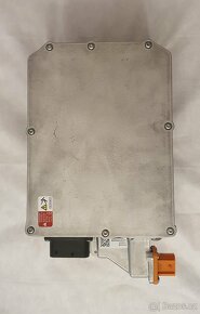 Nabijecka Audi E-Tron VW Golf GTE 5QE915685F - 3