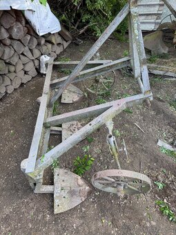 Starý traktorový kypřič / řádkovač - 3