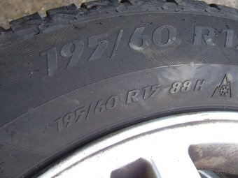 Prodám 2ks Zimních pneu 195/60 R15 - 3