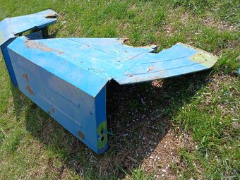 Prodám zadní blatníky Zetor - 3