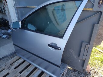 Prodám  Kompletní DVEŘE LEVÉ PŘEDNÍ  VW GOLF IV 4 2000kč - 3