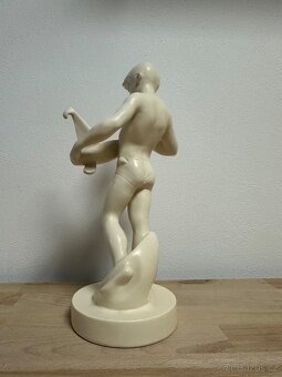 Soška chlapec s lodičkou - 3