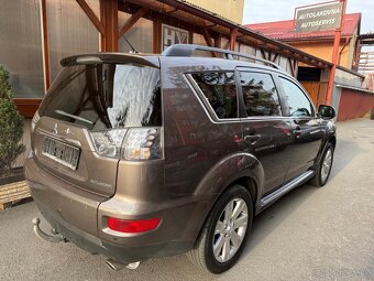 Mitsubishi Outlander 2,0i - 3