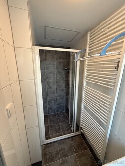 Pronájem zařízeného bytu 1+kk v centru Trutnova - 3