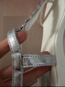 Bílé , stříbrné sandály s kamínky Miss Sixty, vel.36 - 3