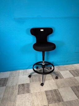 Barová židle VITRA Pivot černá - 3