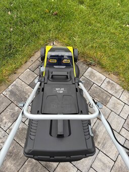 Prodám sekačku Karcher LMO 4-18 DUAL BATTERY SET - 3