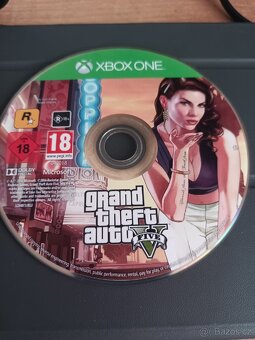 Xbox One X 1TB - 3