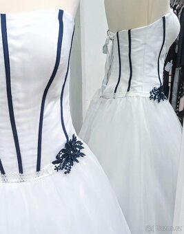 MODRO-BÍLÉ svatební i plesové šaty - 3
