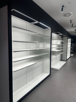 Regál na vybavení prodejny - 3