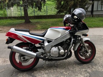 Yamaha FZR 600 - 3