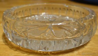 Těžká broušená miska z lisovaného skla – Ø 15 cm – retro - 3