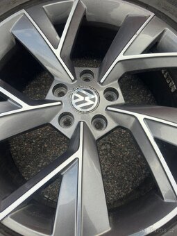 Prodám zímní originální alu kola VW 5x112 + 235/55r18 + pneu - 3