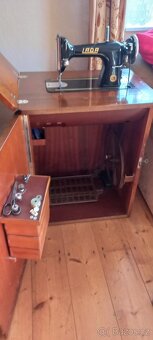 Šicí stroj skříňový - 3