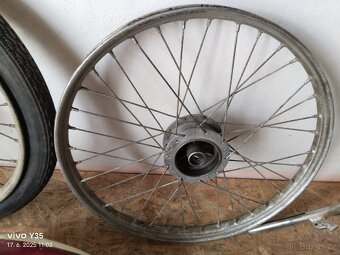 Stadion S11 a S22, Jawetta 551 - 3