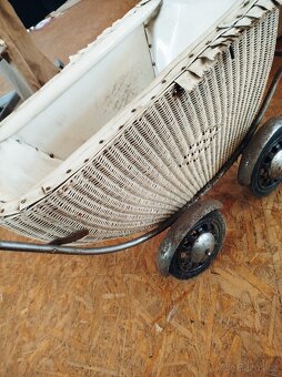 Proutěný kočárek pro panenky - 3