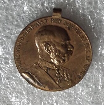 odznaky, medaile a vyznamenání - převážně armáda - 3