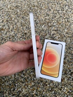 IPhone 12 - baterie 100% - 3