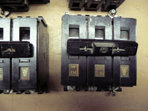 Černé třífázové jističe OEZ - 3