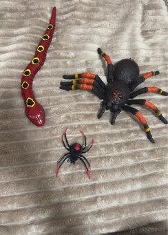 Hračky – pavouci a had (realistické) - 3