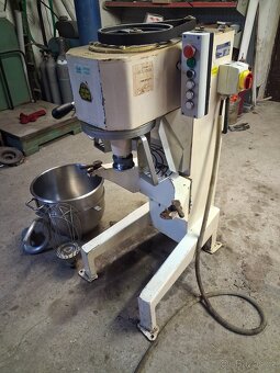 Prodám robot, hnětač 40L, lze řadit rychlosti za provozu - 3