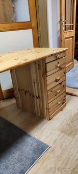 Dřevěný psací stůl - 3