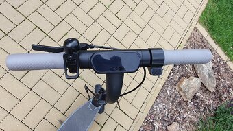 Elektrokoloběžka Ninebot Segway KickScooter E2 E - 3