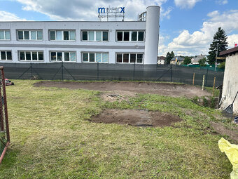 Pronájem plechové garáže a pozemku – 250 m², 8 000 Kč/měs. - 3