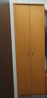 Rezervováno: Šatní skříň s poličkami - 3