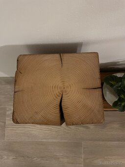 Masivní dřevěné podstavce / stolky – design, staré trámy - 3