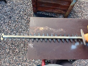 Elektrické nůžky na živý plot Riwall REH 5561 RH - 3