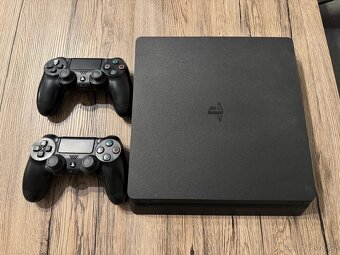 PlayStation 4 Slim 500 GB + 2 ovladače + FIFA 21 + krabice - 3