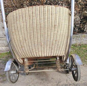 Starožitný kočárek na dítě - 3