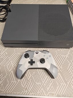 Xbox One S šedý - 3