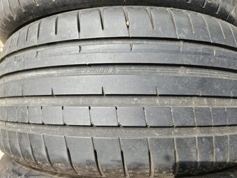 225/40R18 - 3