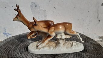 Porcelánová soška běžící srnec se srnkou - Royal Dux Bohemia - 3
