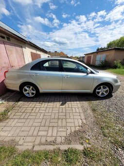 Málo opotřebovaná, garážovaná TOYOTA AVENSIS - 3