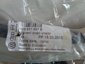 Těsnění dveří vnější vlevo vpředu 5e0837697b - 3