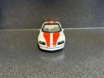 Chevrolet Camaro cabrio 1:18 - 3