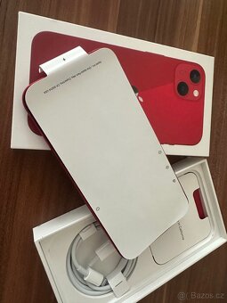 iPhone 13 - baterie 100% - 3