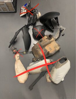 Prodám díly na Ducati Streetfighter V4S - 3