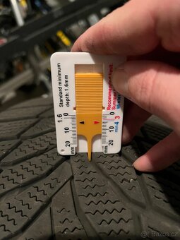 Prodám zimni nexeny 235/45R18 - 3