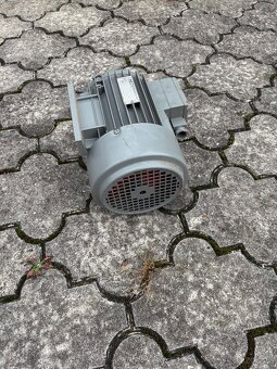 Prodám elektromotor 2,2KW - 3