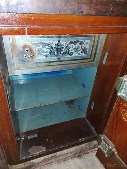 Prodám starožitný  trezor - 3