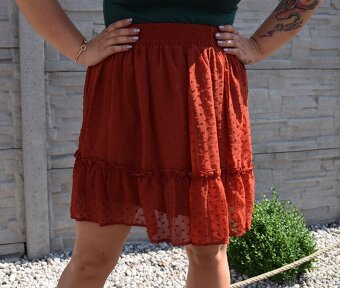 Červená sukně s puntíky - 3