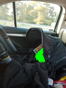 Autosedačka Doona i Nitro Black do letadla - 3