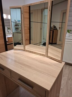 Kosmetický stolek - 3