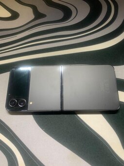 Samsung Galaxy Z flip 4 128 gb + příslušenství - 3